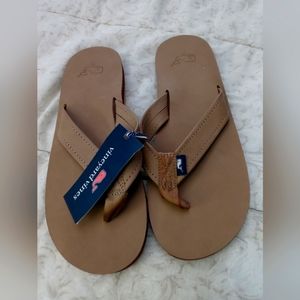 New Men's Vineyard Vine khaki leather flip flop sandals size 11